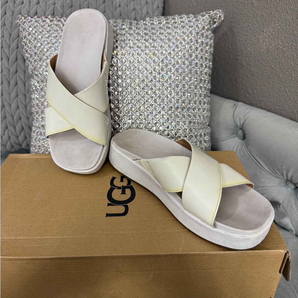 UGG Size 6 Emily Slide Sandals